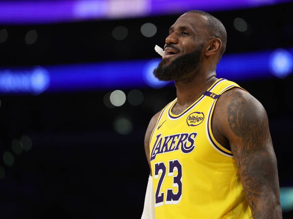 LeBron James says he’s taking a social media break for now