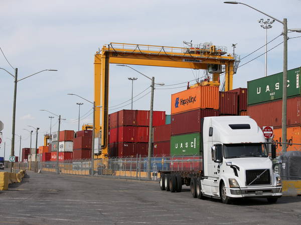 Port of Montreal lockout underway after dockworkers overwhelmingly vote to reject employer offer