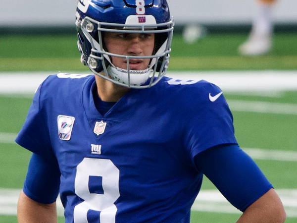 Giants release Daniel Jones after benching longtime starting QB