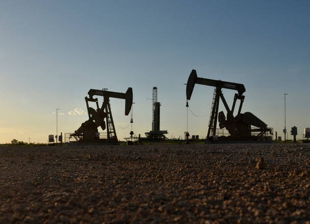 Oil, gas companies told to cut emissions by one-third under planned cap