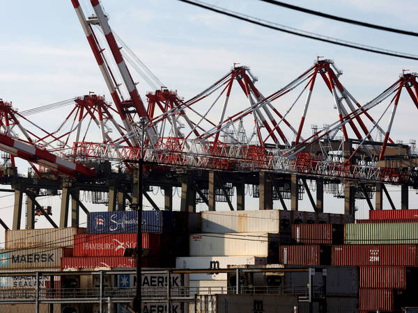 Montreal dockworkers, employer to start mediation after six-day work stoppage