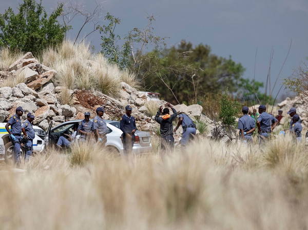 South African government says it won’t help 4,000 illegal miners inside a closed mine