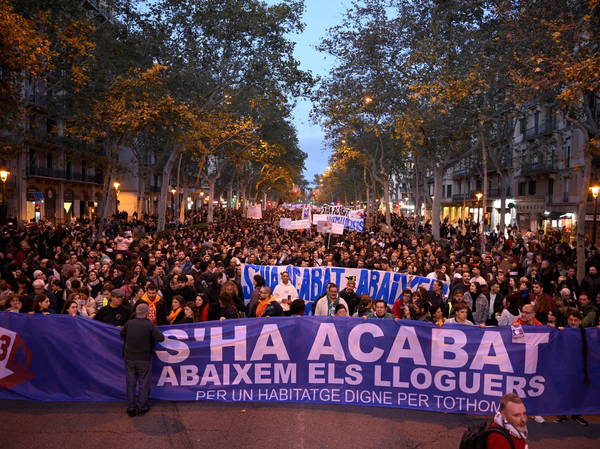 Tens of thousands of Spaniards protest housing crunch and high rents in Barcelona