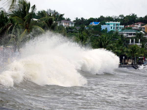 Philippines evacuates half a million people as Super Typhoon Man-yi makes landfall