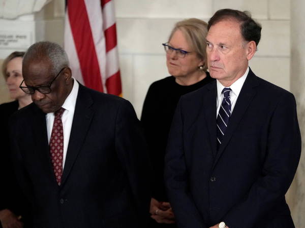 Justice Alito Has No Plans to Retire, WSJ Reports