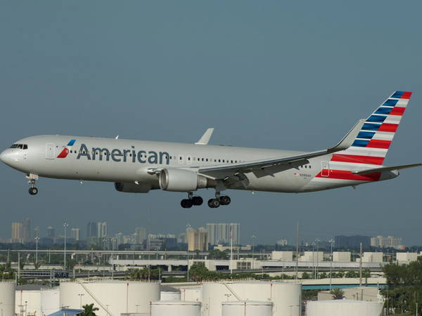 American Airlines flight narrowly avoids mountain range in Hawaii