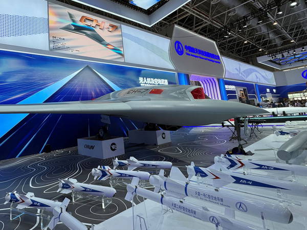 China Unveils New Military Aircraft at Zhuhai Airshow