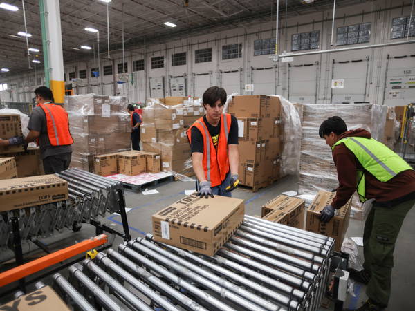 Amazon developing driver eyeglasses to shave seconds off deliveries, sources say