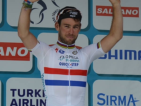 Mark Cavendish: British cycling legend wins last race in Singapore