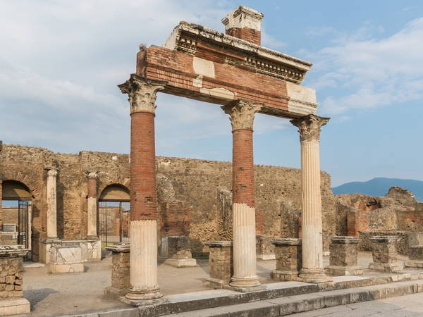 Pompeii archaeological park sets daily visitors' limit to combat over-tourism