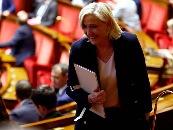 France's Le Pen threatens to bring down the government over the planned budget