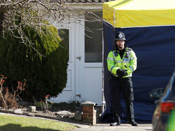 'Many lethal doses' of Novichok found on Skripals' door, DSTL witness tells inquiry