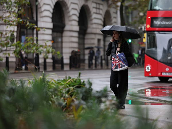 UK weather: New snow and ice alerts issued as forecasters warn of more travel disruption