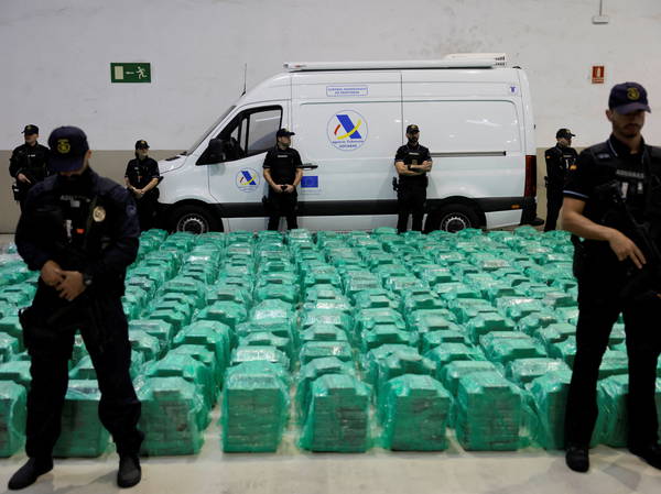 Spain seizes 13 tonnes of cocaine hidden behind bananas on a container from Ecuador