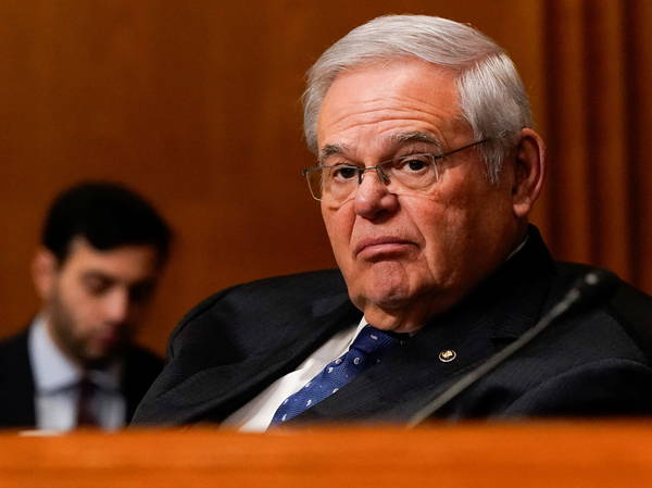 Bob Menendez jury shown improper evidence by mistake, prosecutors say