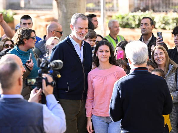 Spain’s royals return to flood disaster zone for 1st time since being pelted by mud