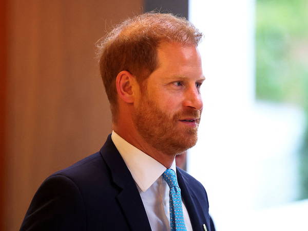 Prince Harry makes surprise Grey Cup appearance in Vancouver