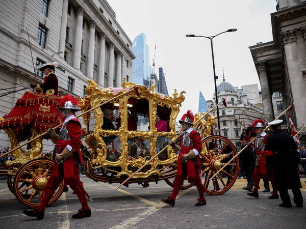 Lord Mayor's Show: Crowds flock to the City for 696th procession