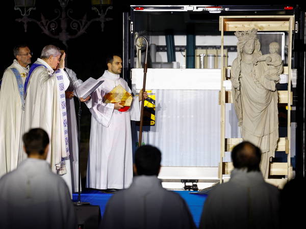 Virgin Mary statue, a symbol of resilience, returns to Notre-Dame Cathedral 5 years after fire