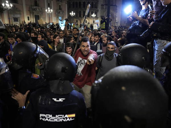 Mass Protests Erupt in Valencia Over Flood Response