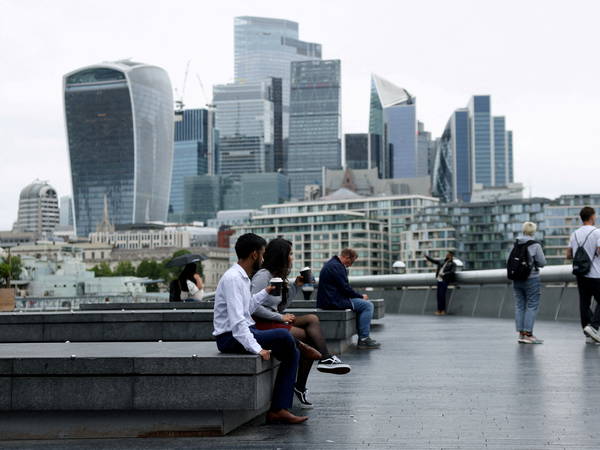 UK public-sector pay rises to overtake private ones, employers say