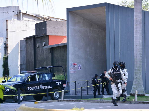 Gunmen in southeast Mexico open fire in a bar killing 6 and injuring 5 as violence spirals