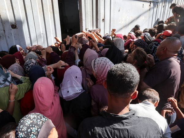 Hungry Palestinians in north Gaza search for food, sealed off from aid for a month by Israeli siege