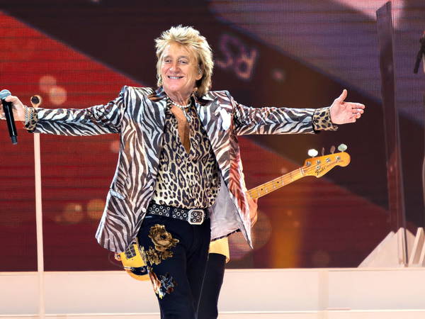 Rod Stewart to play Glastonbury's legends slot