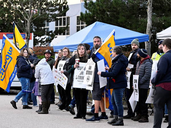 Canada Post strike hits three-week mark as union says it’s ready to restart mediation