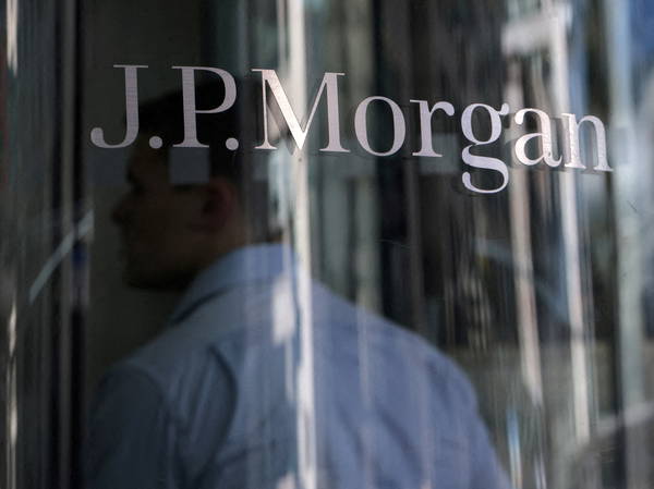 JPMorgan Chase tops estimates for profit and revenue on better-than-expected interest income