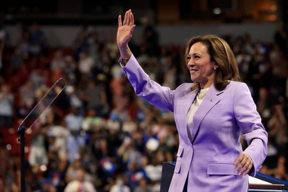 ‘You’ll Bleep My F Words’: Gretchen Whitmer, Kamala Harris Go To A Bar For Post-Rally Beer