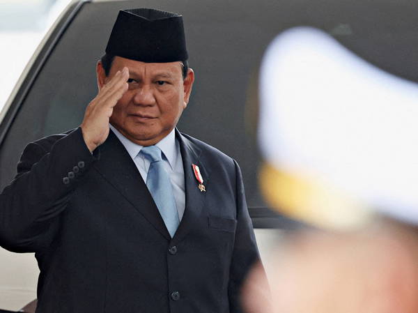 Indonesia swears in ex-general Prabowo Subianto as president