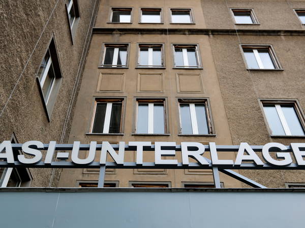 Ex-Stasi officer jailed over 1974 Berlin border killing