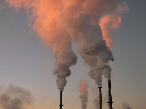 Large polluters cut greenhouse gas emissions 4 percent last year: EPA data