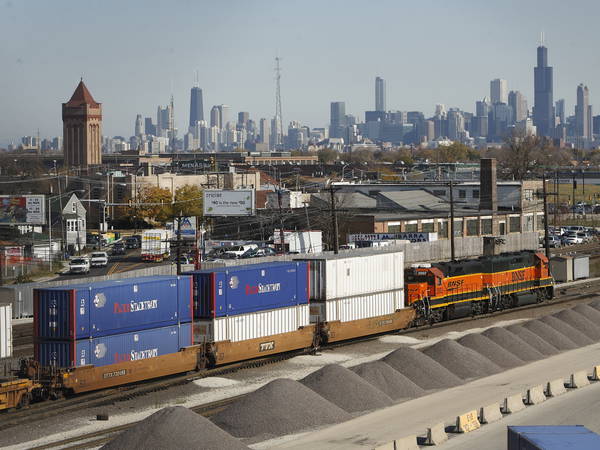 4 in custody after thieves raid freight train on Chicago's West Side