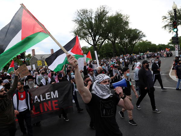 Man sets himself on fire in downtown D.C. during pro-Palestinian rally