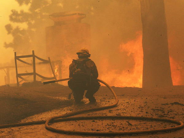 Hundreds ordered to evacuate from fast-moving Northern California fire, official says