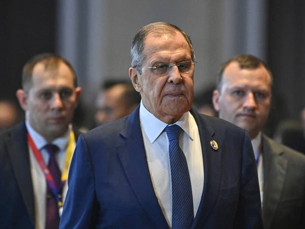 Lavrov, Pope's Peace Envoy on Ukraine Hold Meeting in Moscow