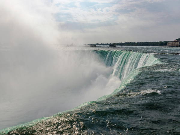 Woman and 2 children, including 5-month-old, fall to their deaths at Niagara Falls